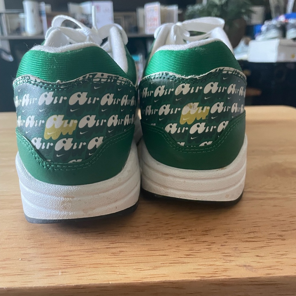 Nike - Picture 2 of 7